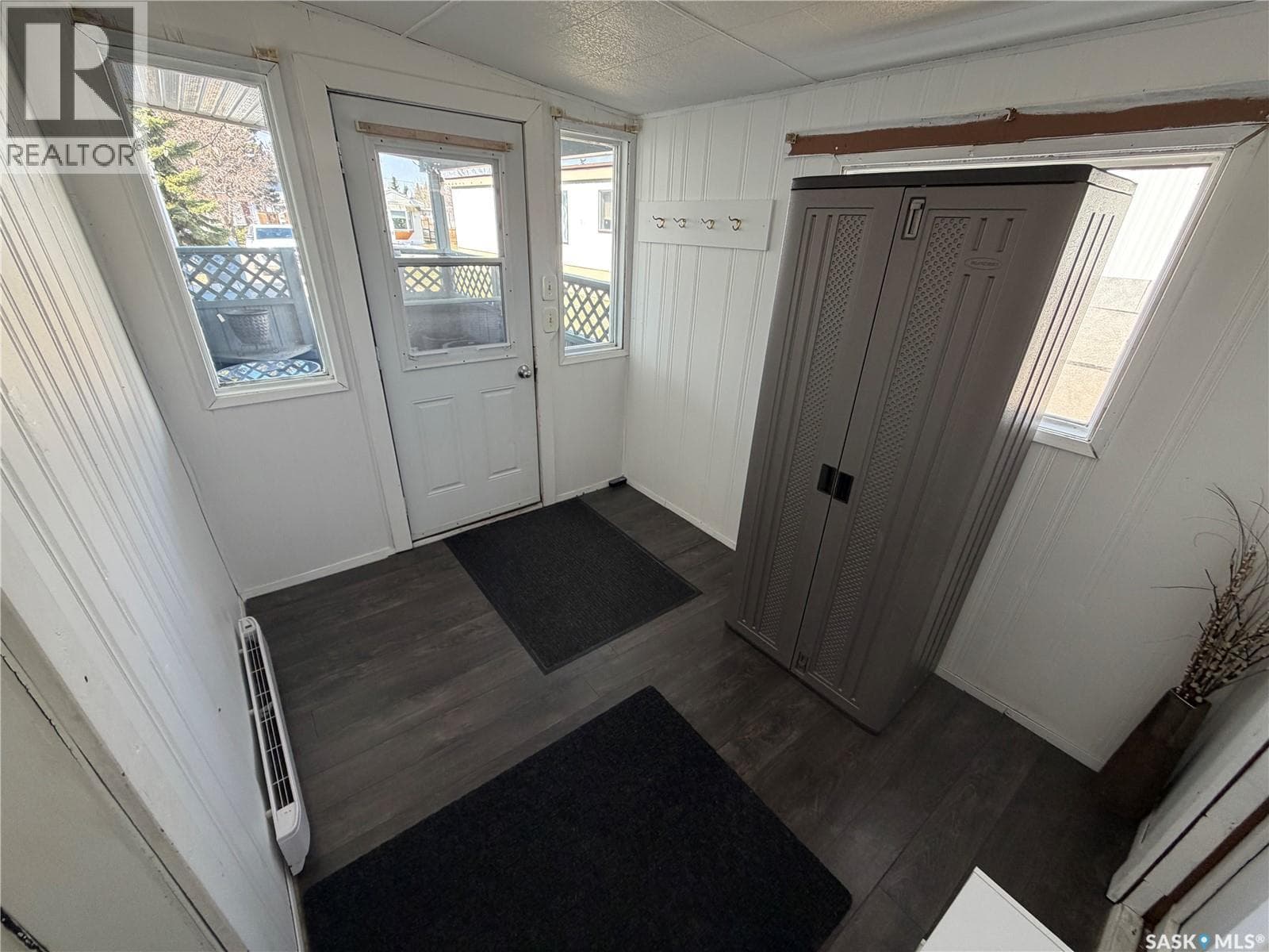 609 Memorial DRIVE — photo 2