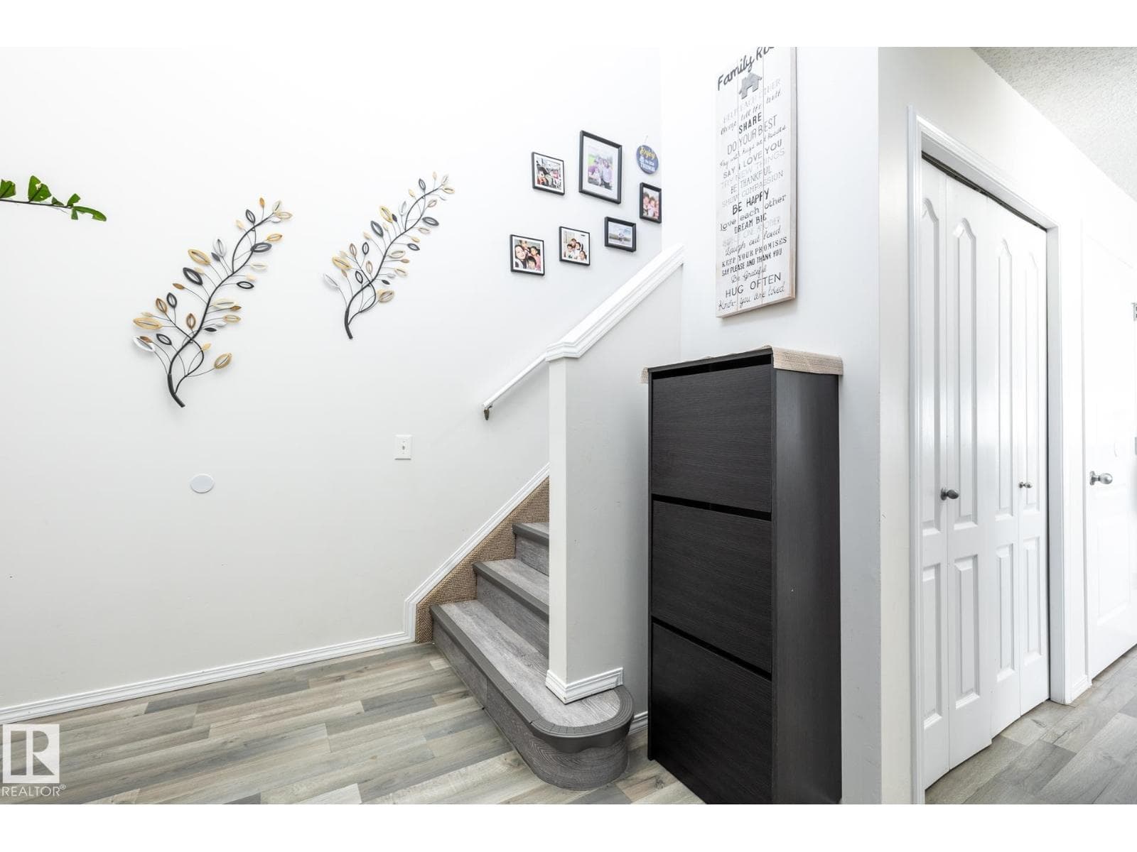 8644 173 AV NW — photo 3