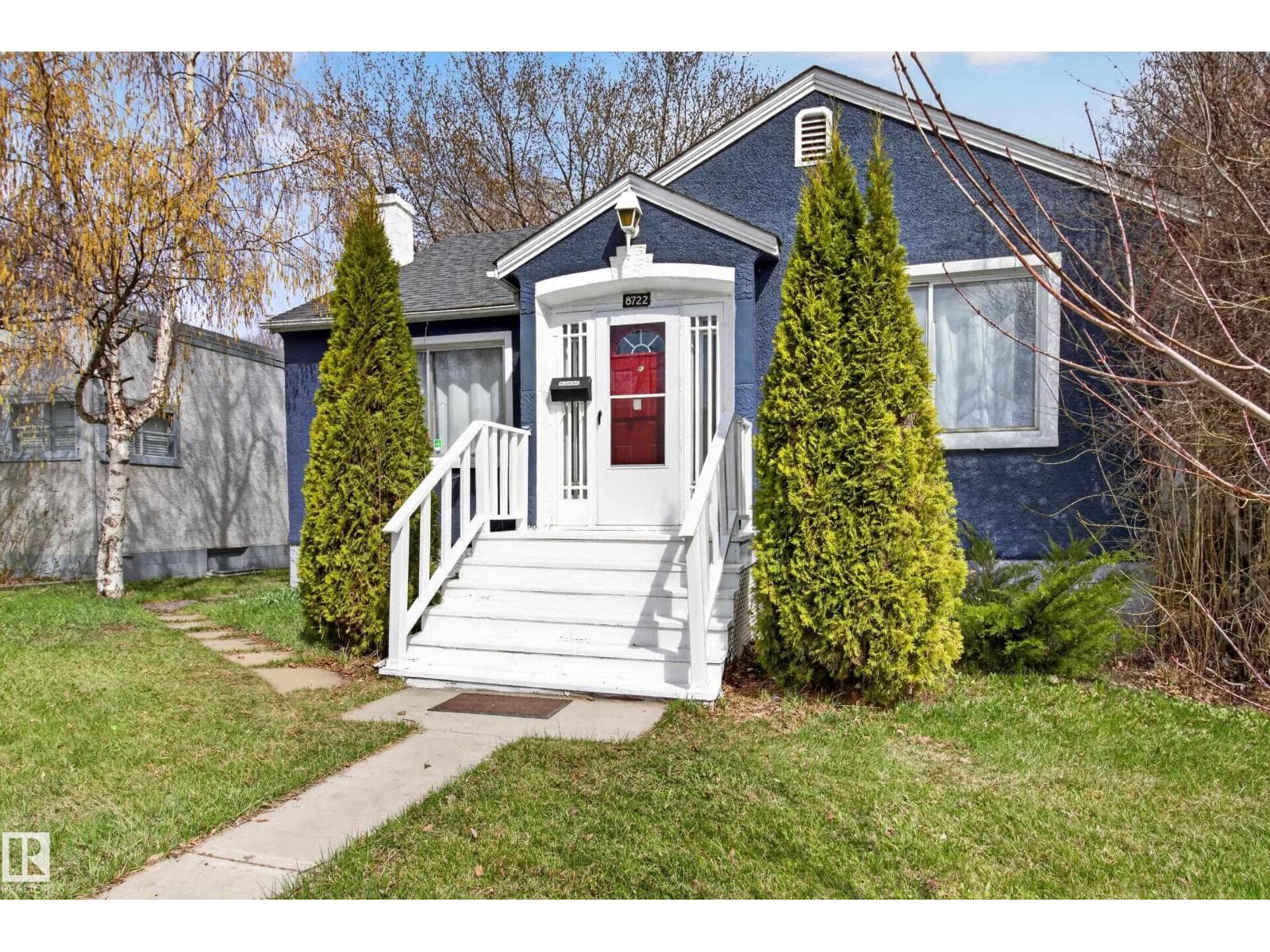 8722 112 AV NW — photo 2