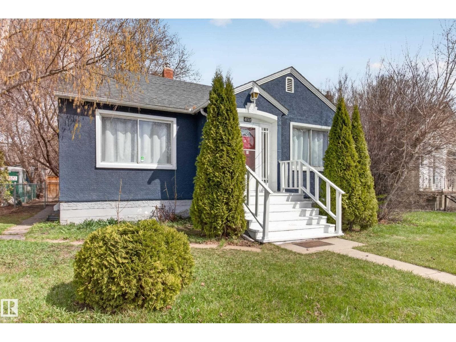 8722 112 AV NW — photo 3