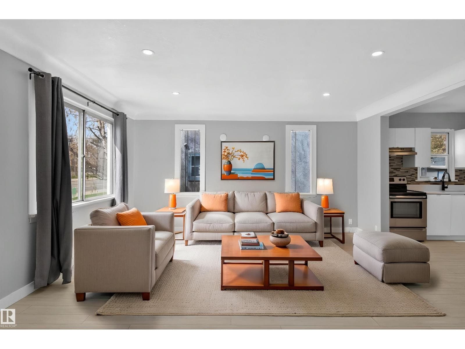 8722 112 AV NW — photo 4