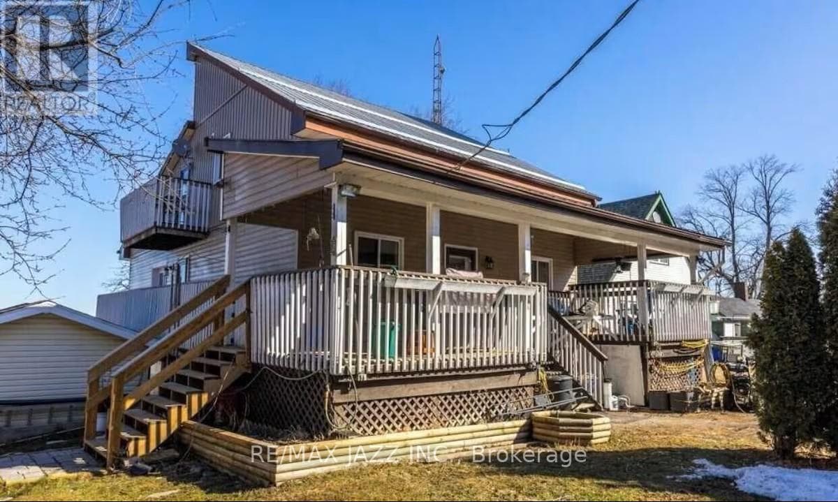 5 bed 2 bath single family at 48 JOHNSTONE LANE — $949,000