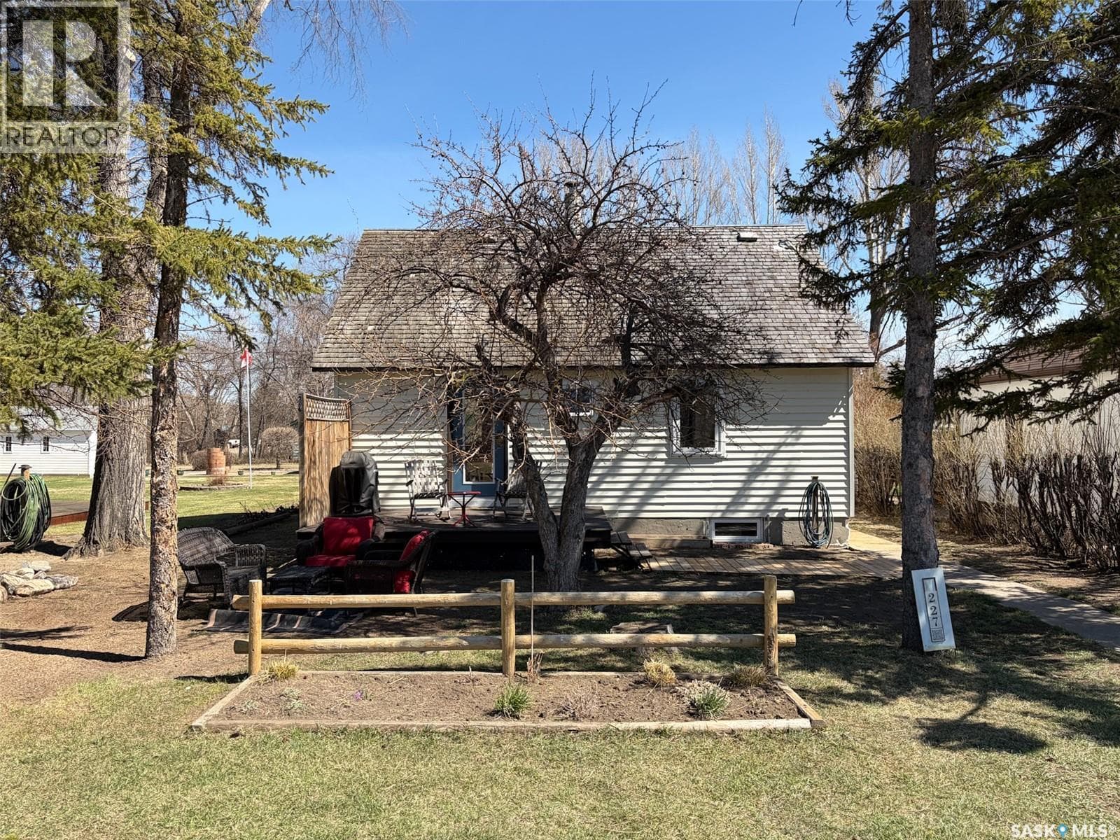 227 Riverside BOULEVARD