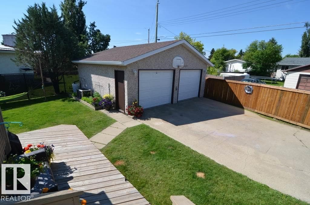 4904 43A ST photo 3