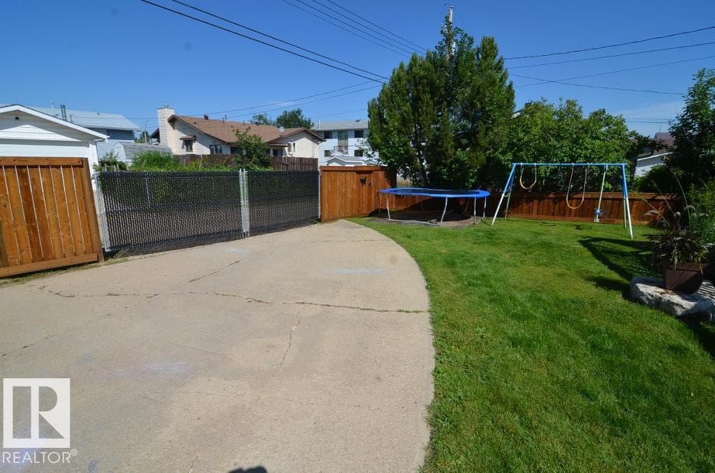 4904 43A ST photo 4