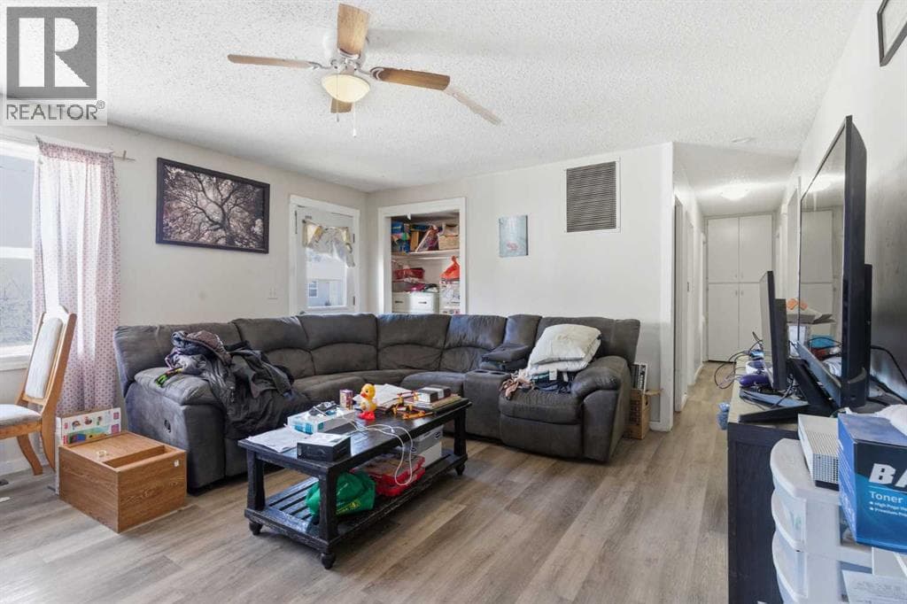 #33, 320 7 Avenue NE — photo 3