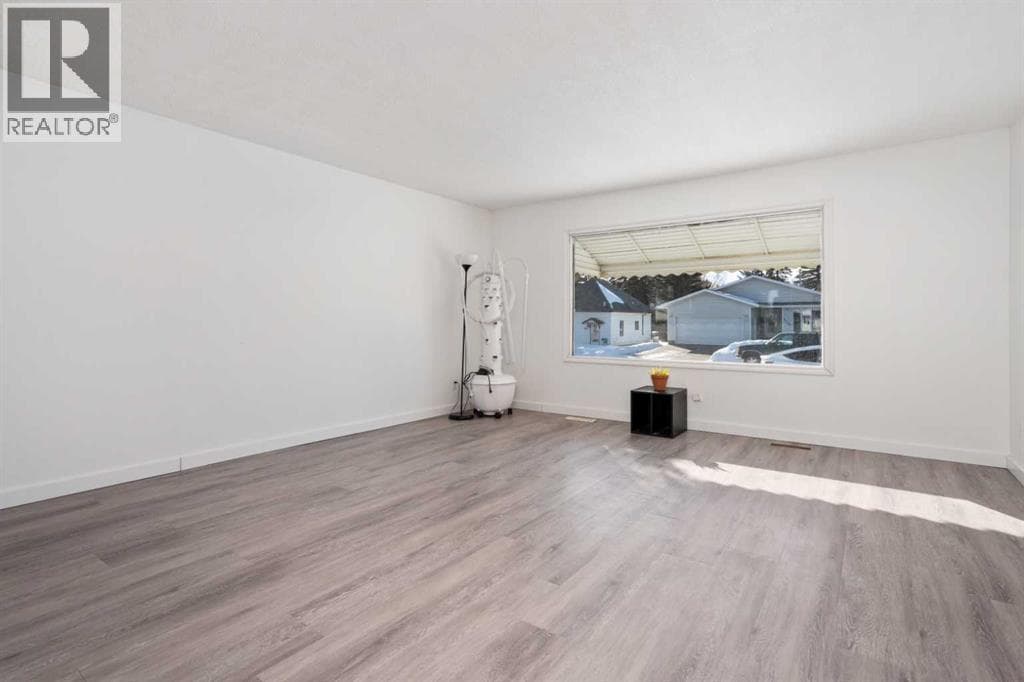 5316 55 Avenue — photo 3