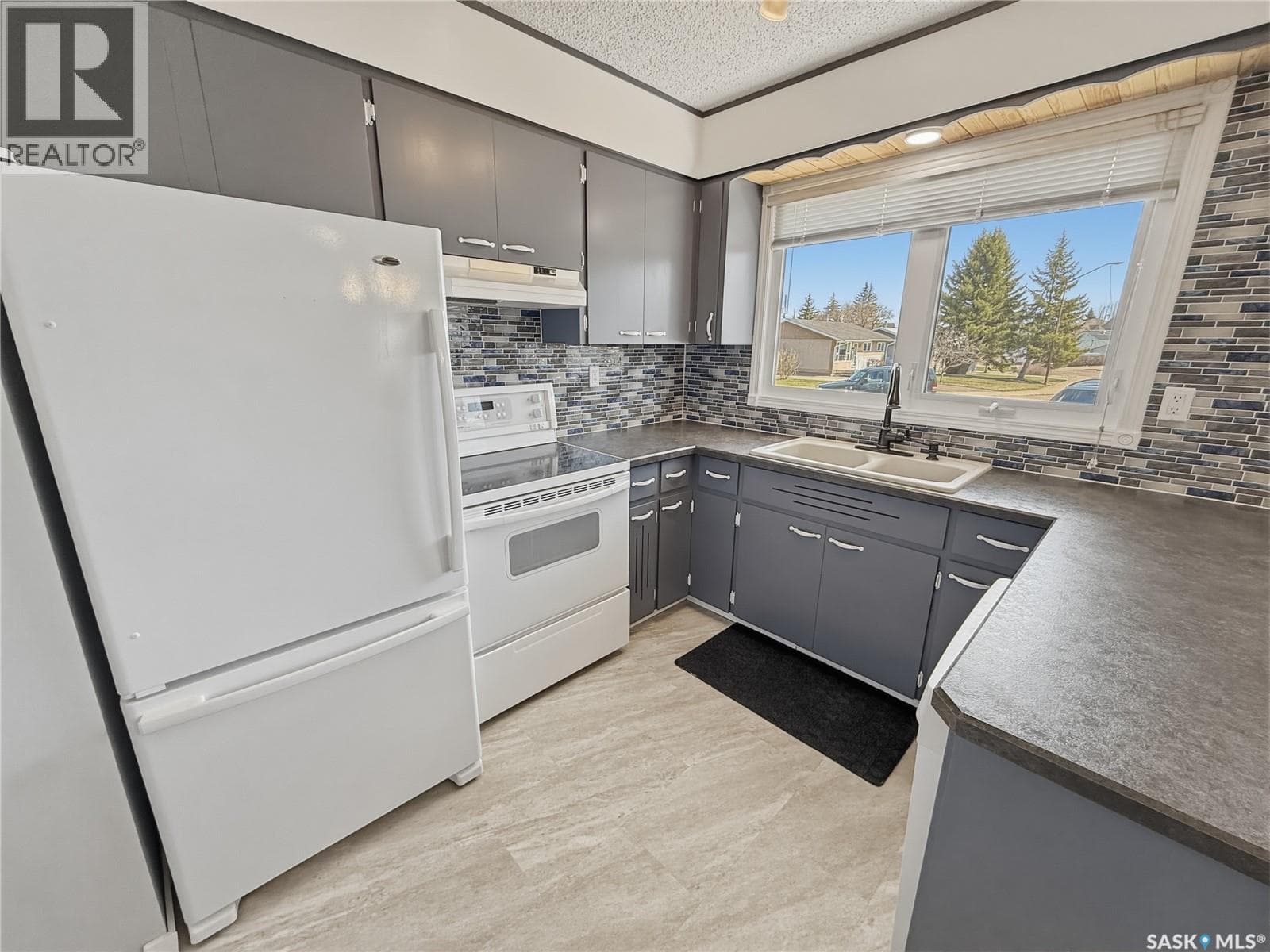 300 Ash PLACE — photo 4
