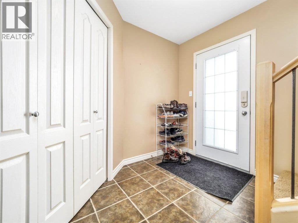 689 Blackfoot Terrace W — photo 5