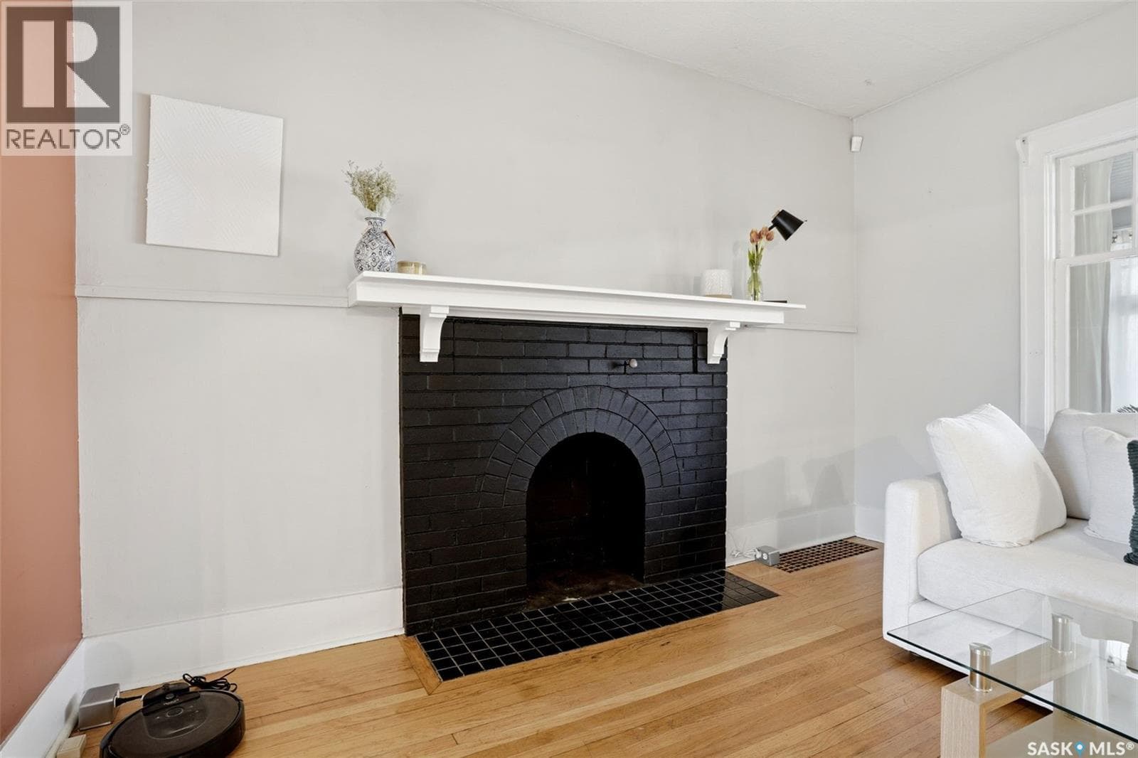 2273 Cameron STREET — photo 5