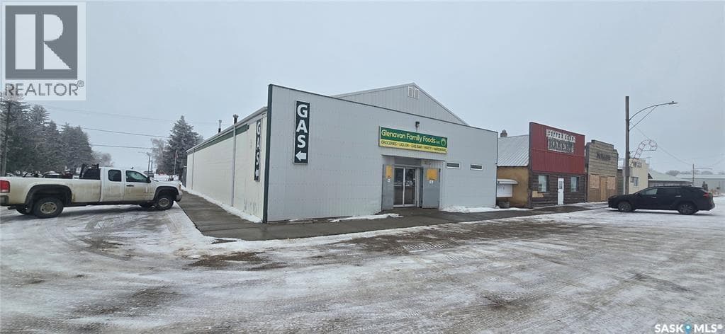 303 Railway AVENUE — photo 2