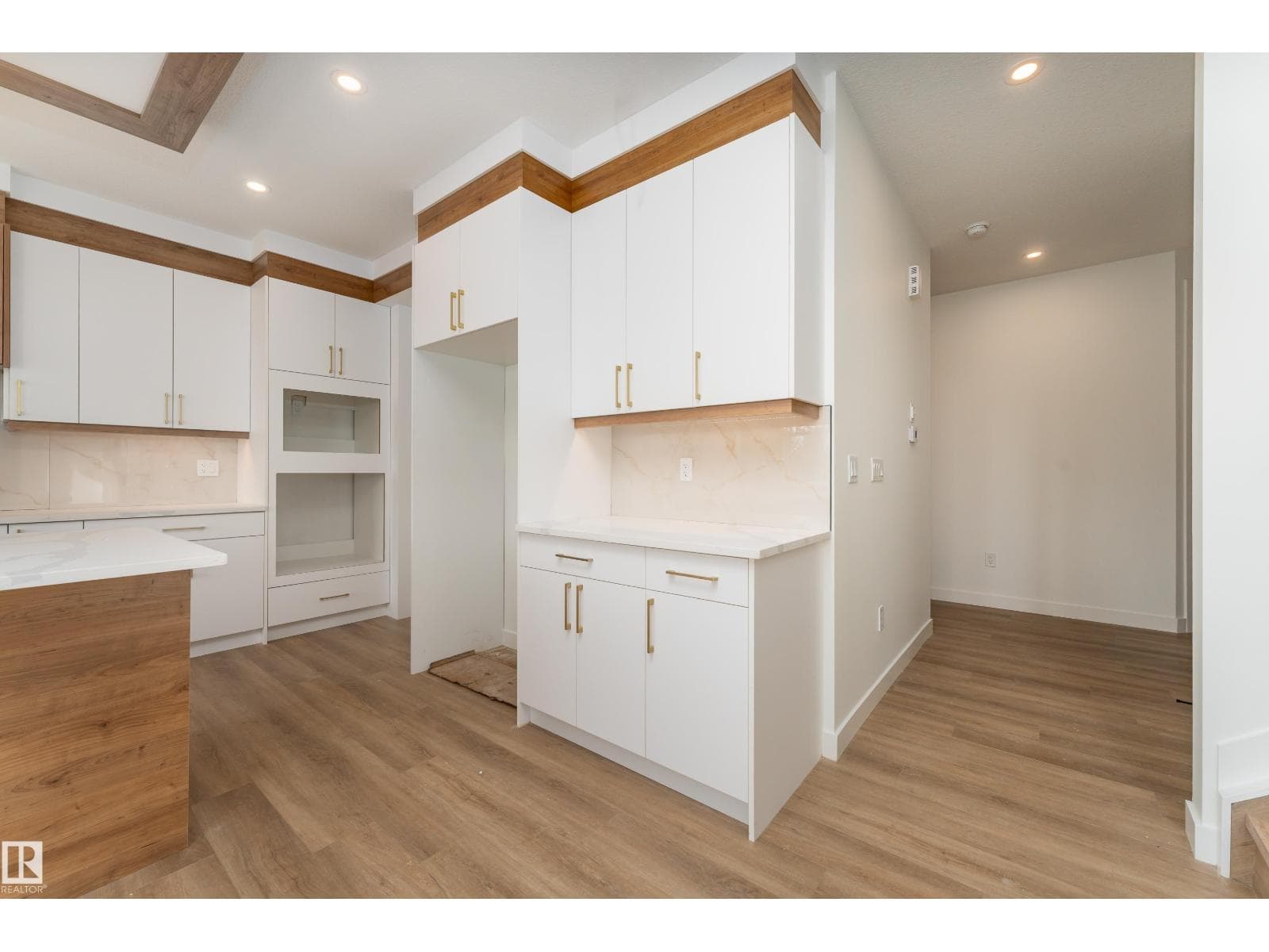 3833 52 ST — photo 3