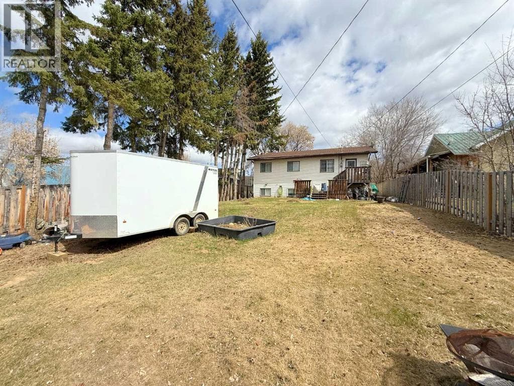 4909 42 Street photo 2