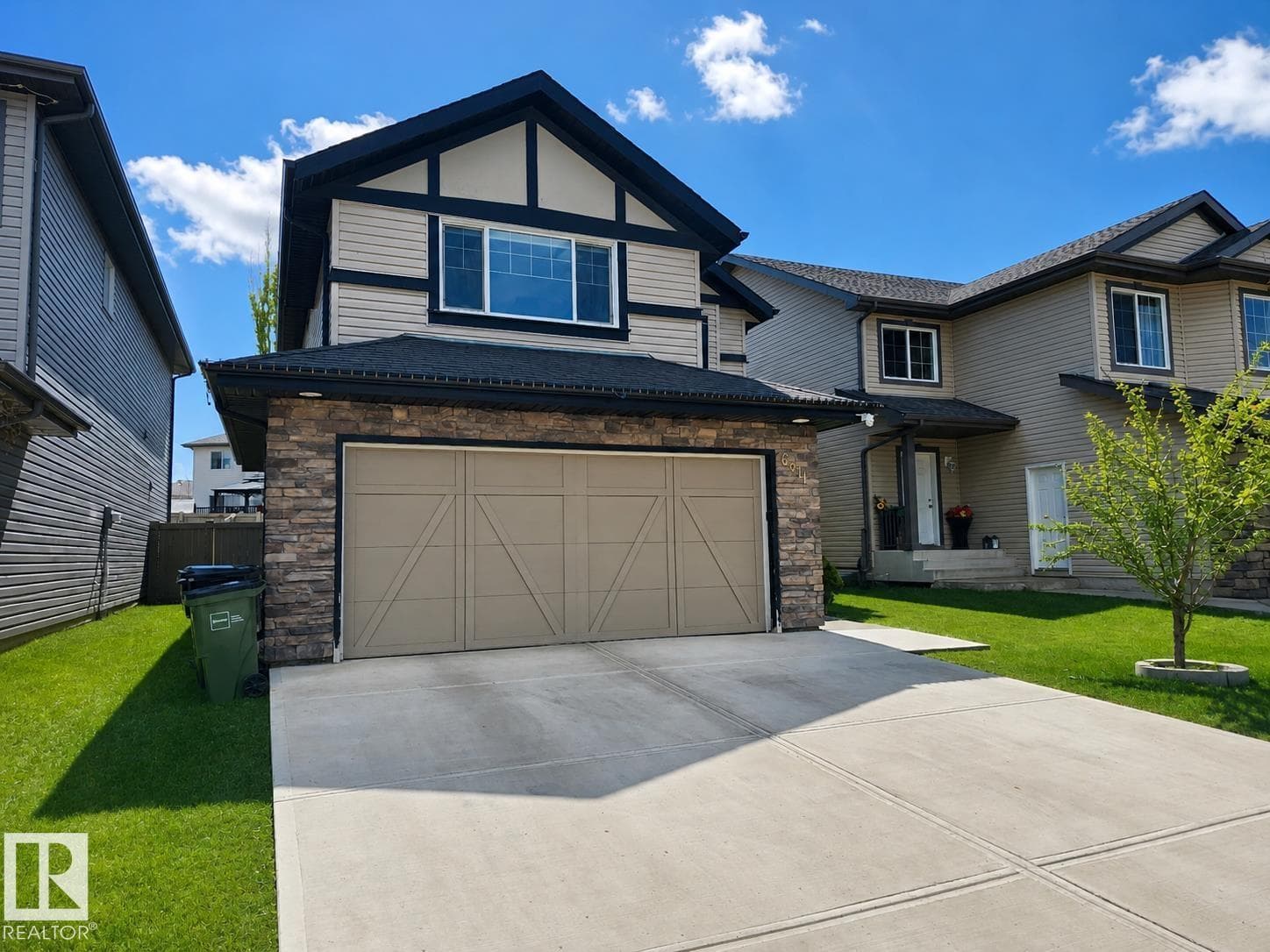 6811 19 AV SW