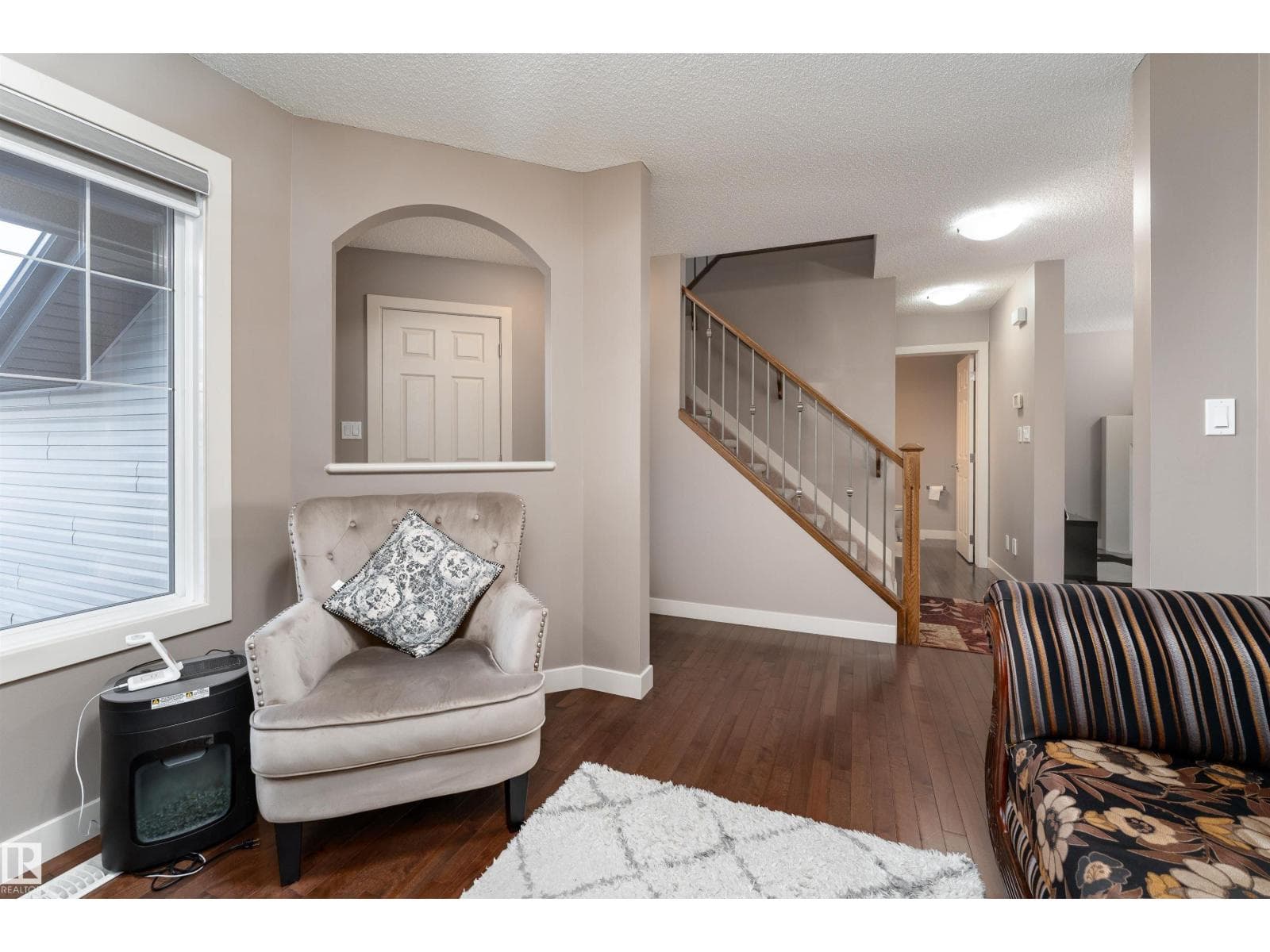 6811 19 AV SW — photo 5