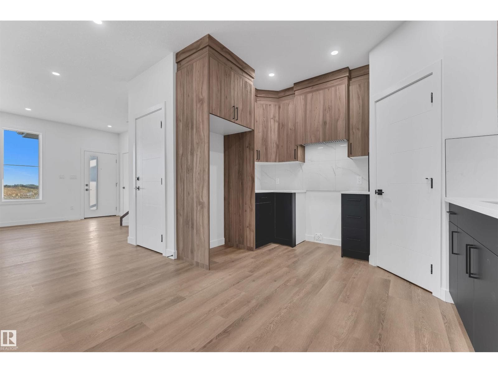 3618 39 AV — photo 4