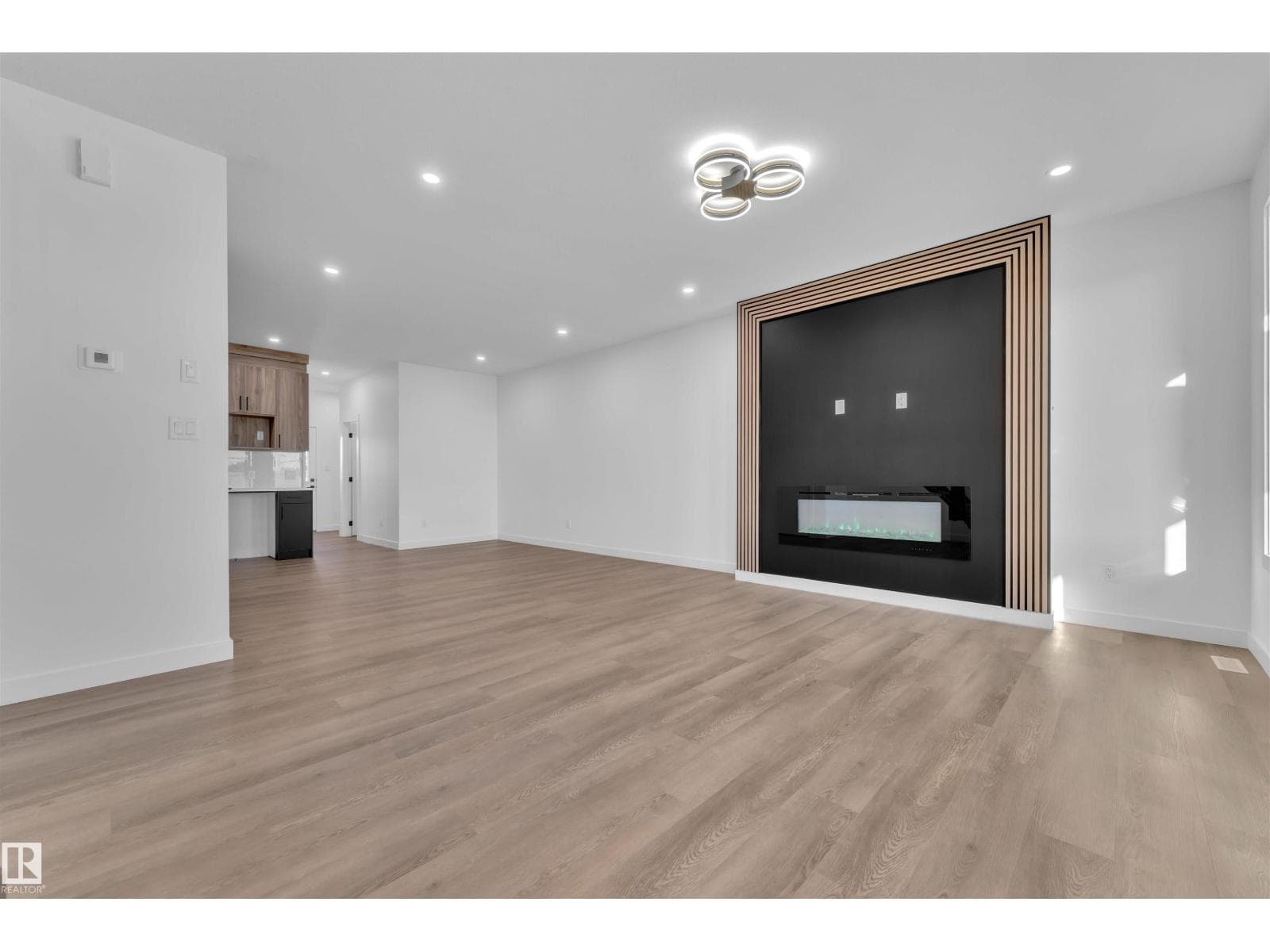 3618 39 AV — photo 3