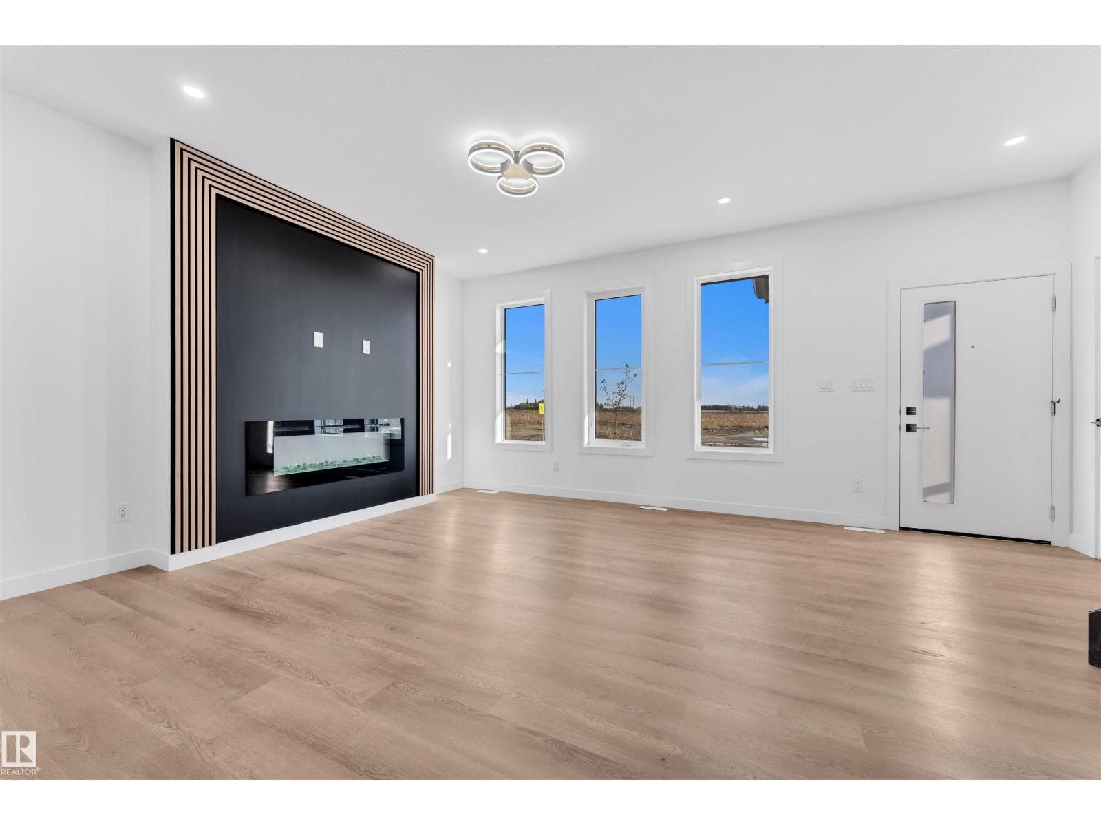 3618 39 AV — photo 2
