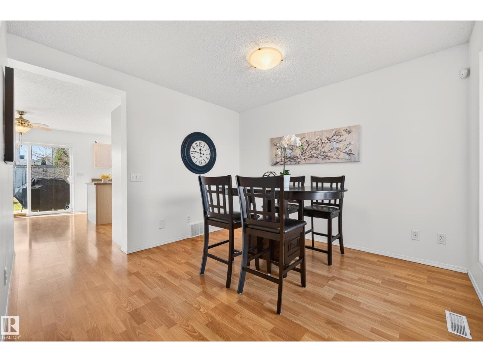 19019 49 AV NW — photo 5