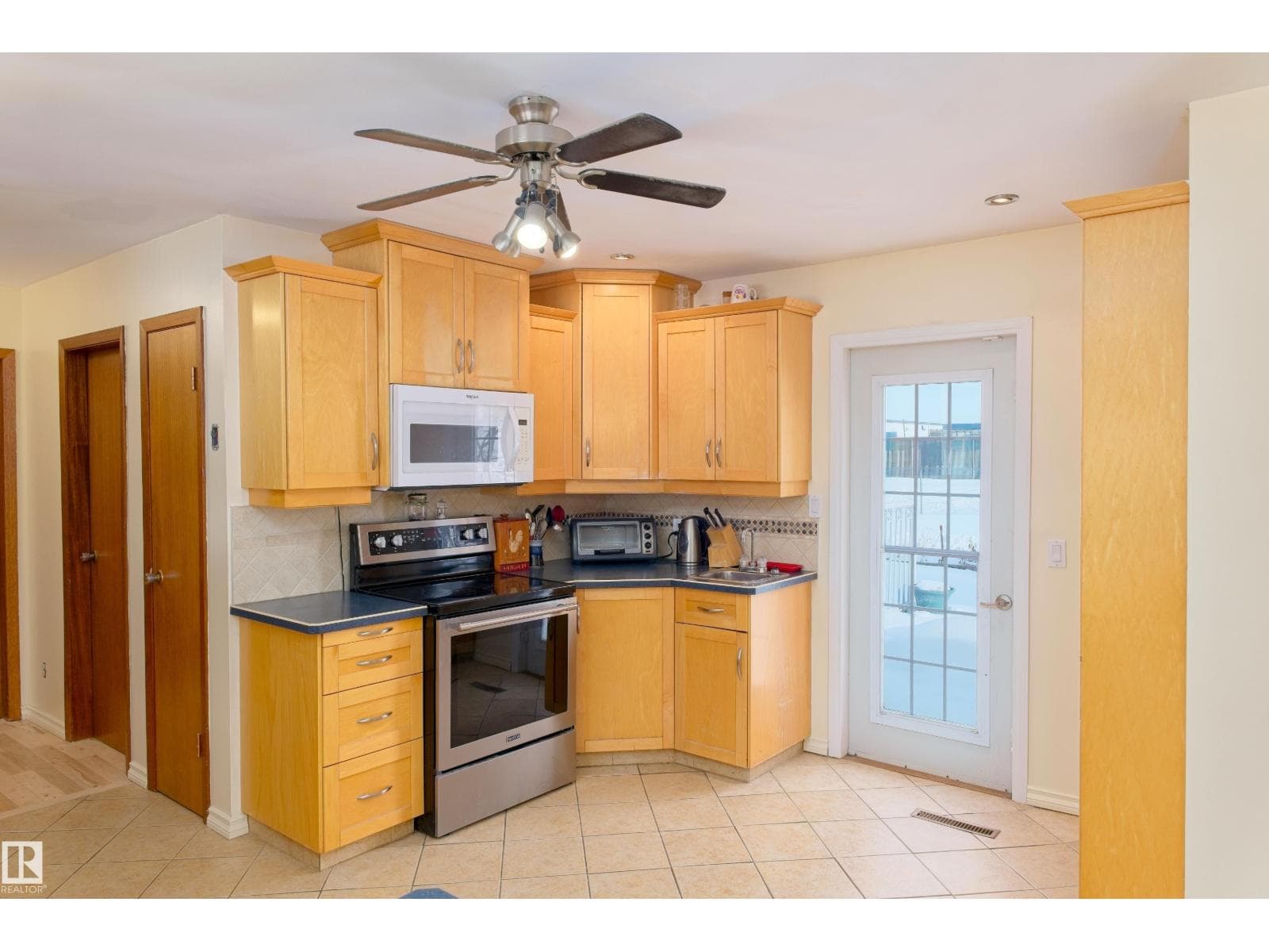 4706 54 AV photo 9