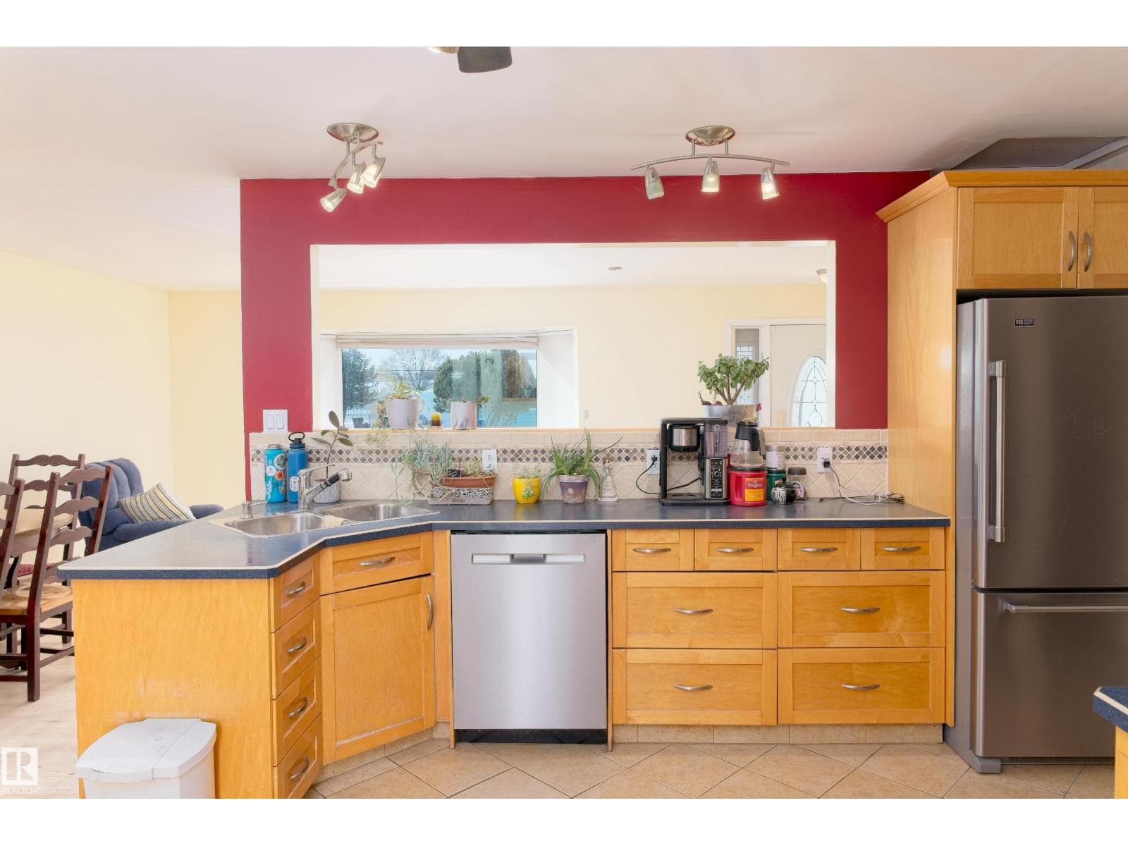 4706 54 AV photo 11