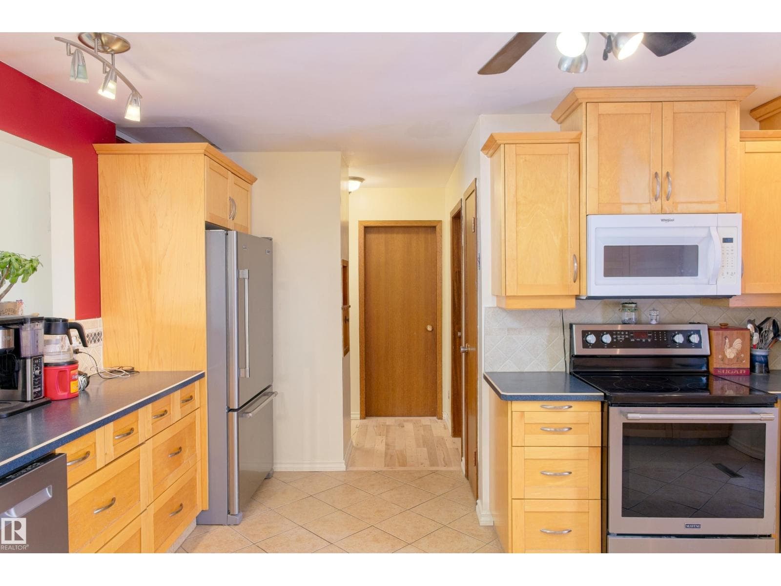 4706 54 AV photo 10