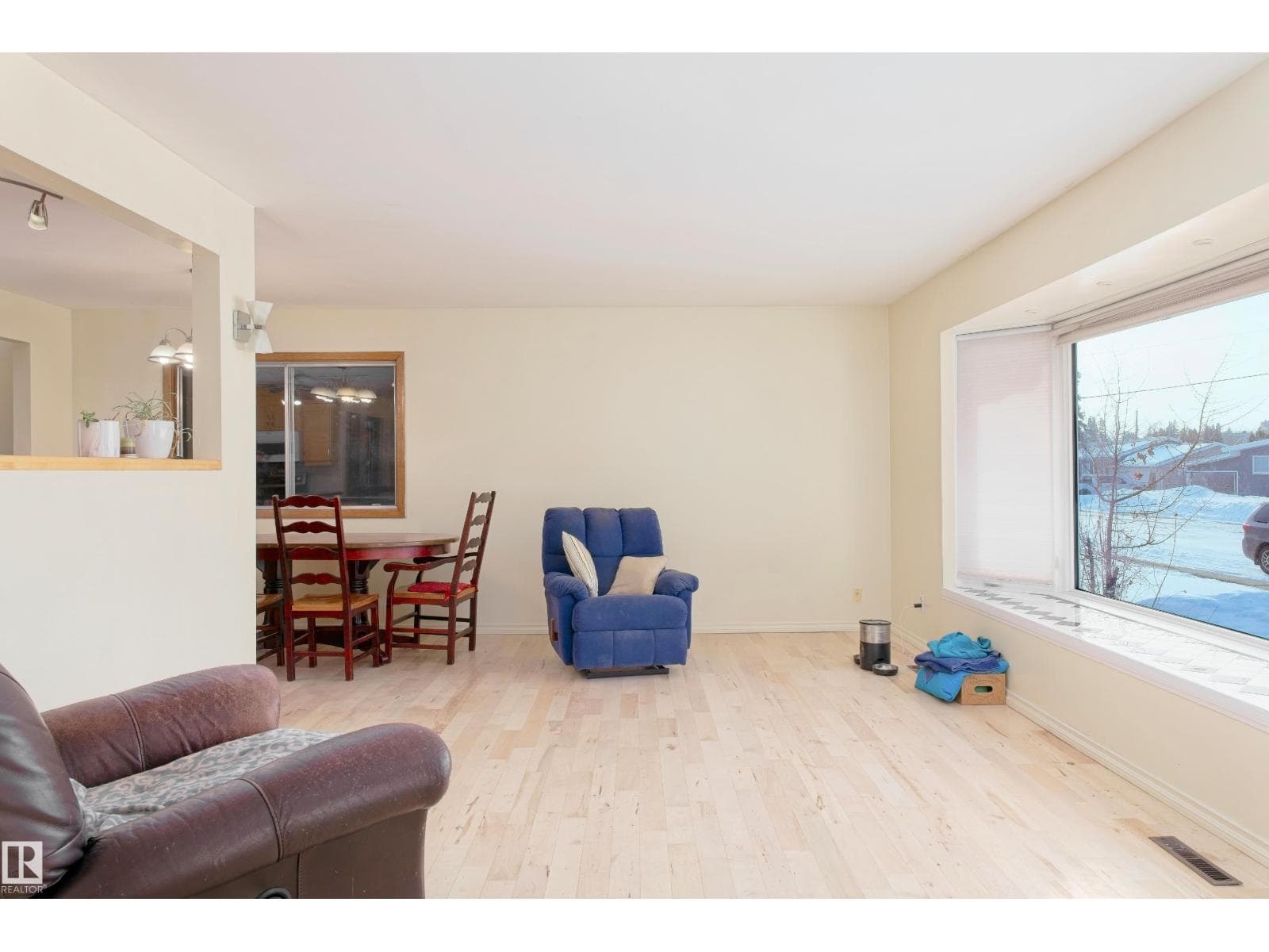 4706 54 AV photo 6