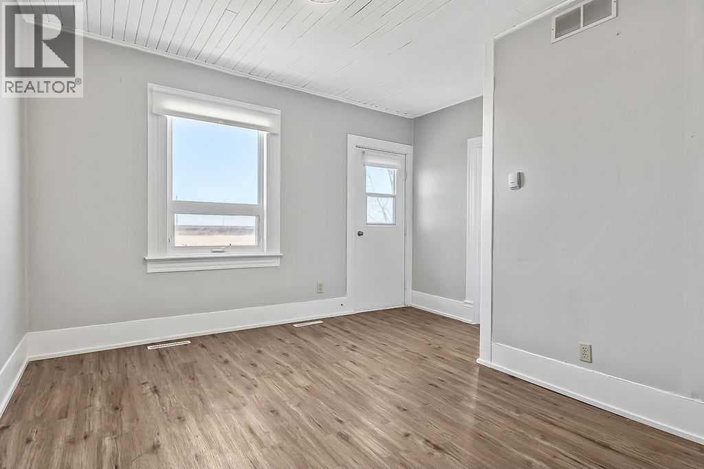 107 1 Avenue N — photo 4