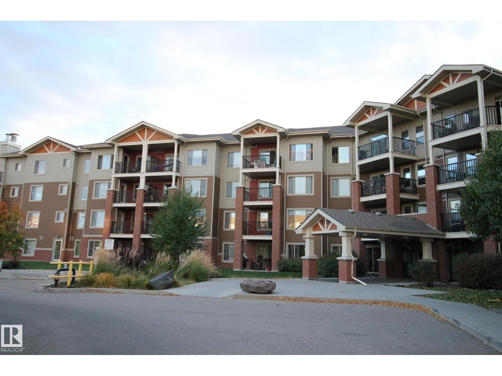 #105 3719 Whitelaw LN NW — photo 3