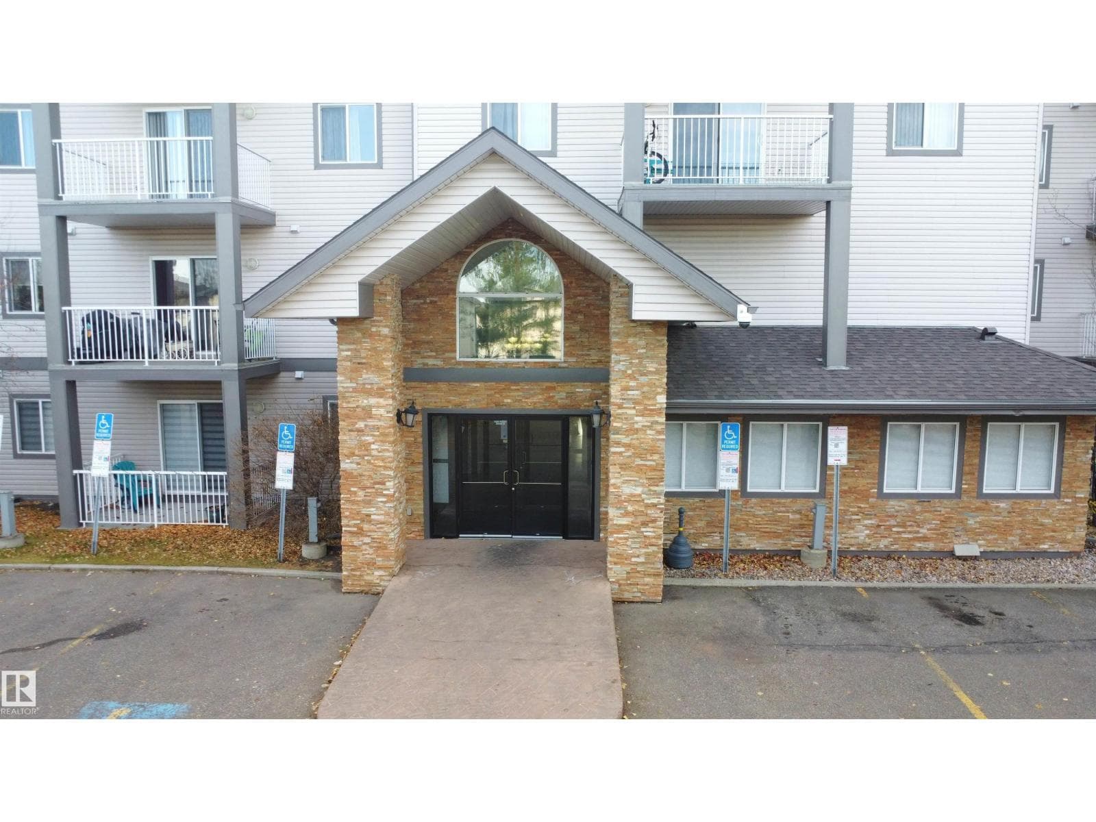 #421 3425 19 ST NW