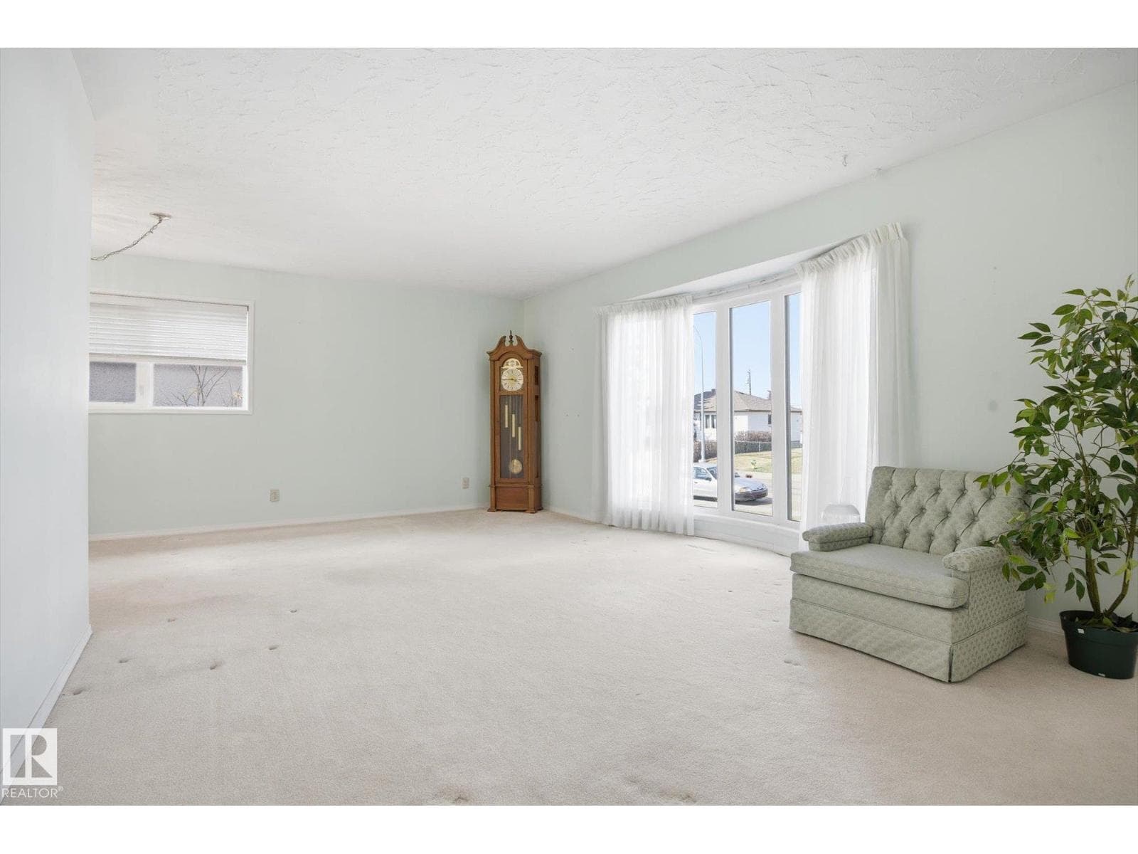 10667 65 ST NW — photo 3