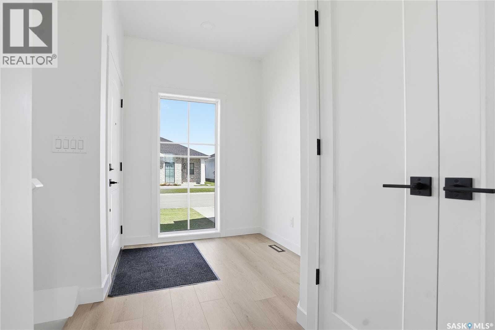 20 720 Brighton BOULEVARD — photo 4