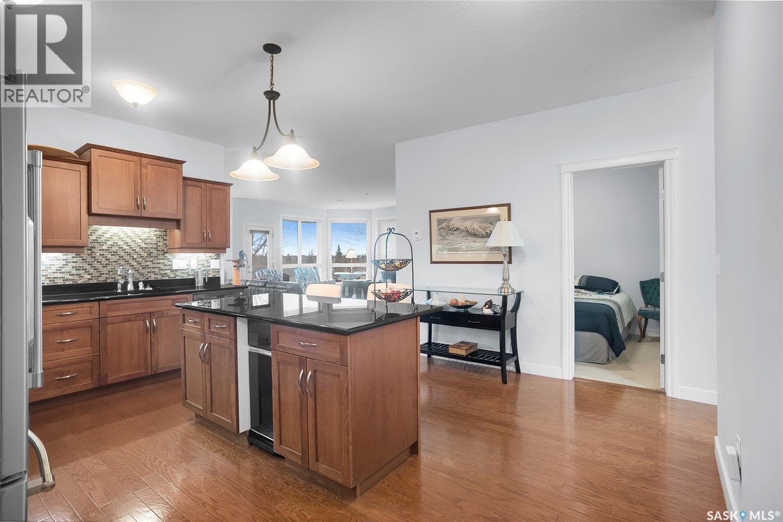 204 401 cartwright STREET — photo 3