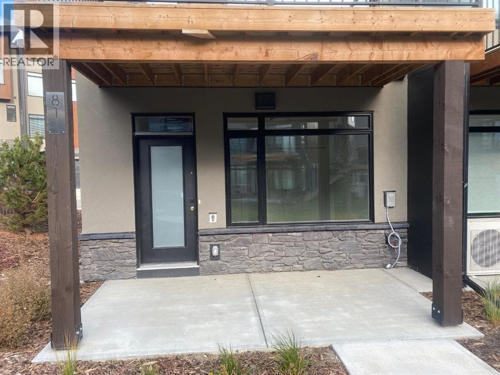 81 Royal Elm Green NW — photo 2