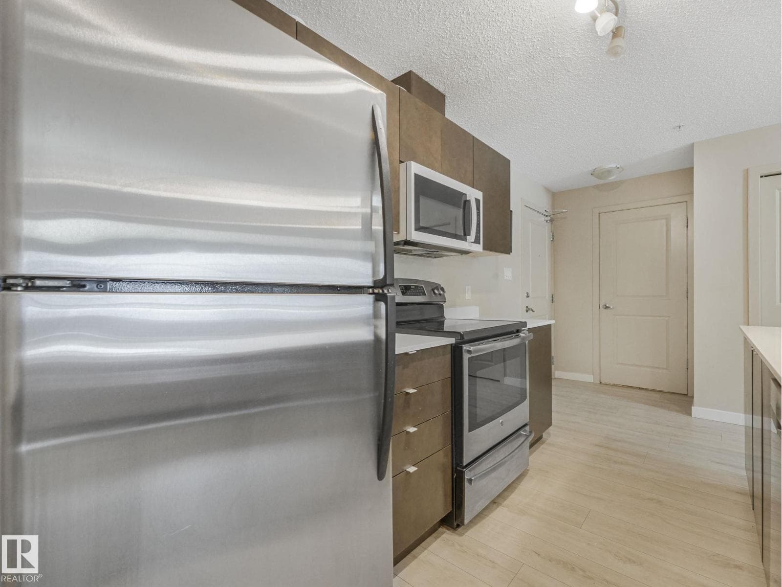 #110 508 ALBANY WY NW — photo 4