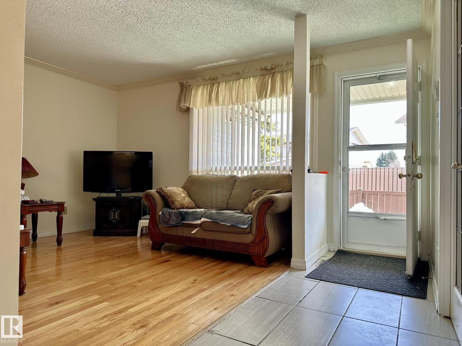 2304 151 AV NW — photo 2