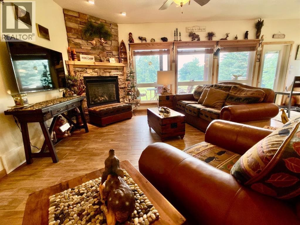 155 Peace River Avenue — photo 5