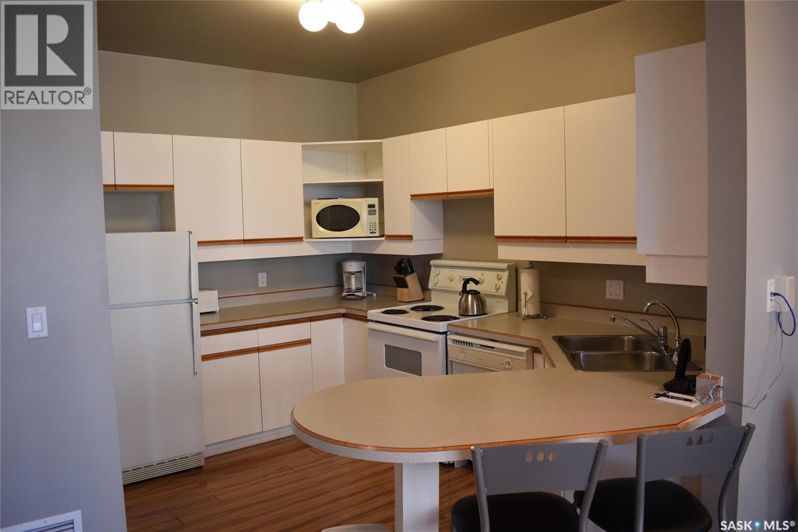 501 1867 Hamilton STREET — photo 4