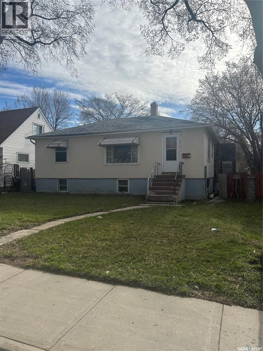1133 Elphinstone STREET