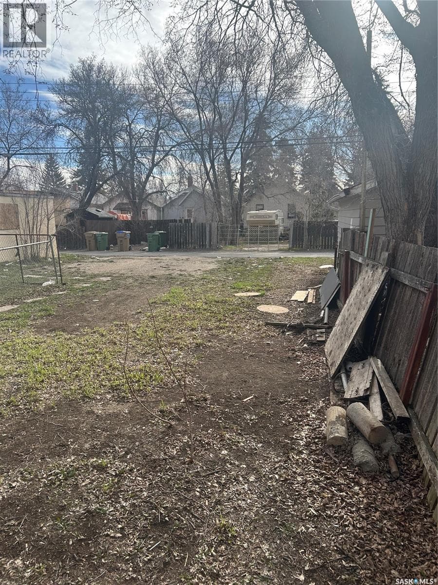1133 Elphinstone STREET — photo 3