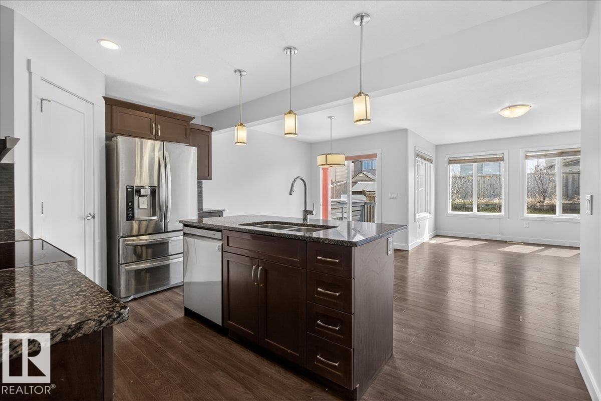 20315 43 AV NW — photo 4