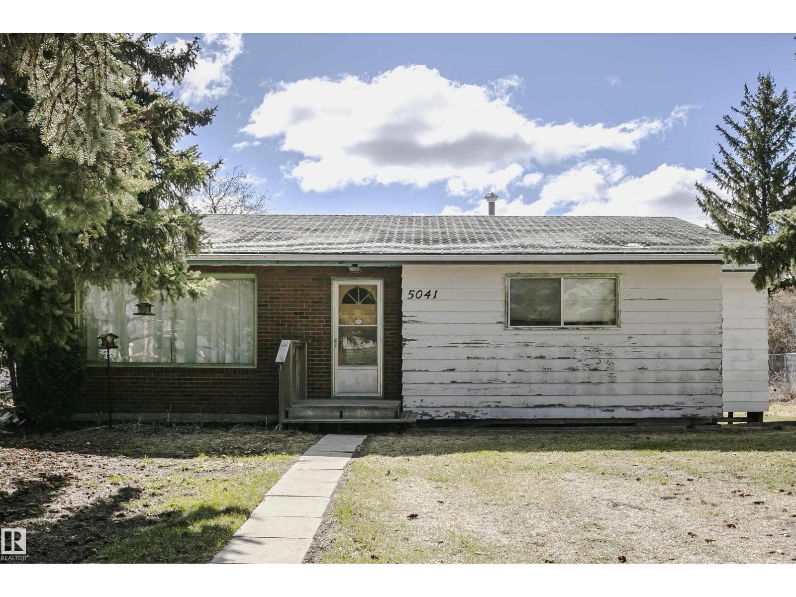 5041 48 AV — photo 3