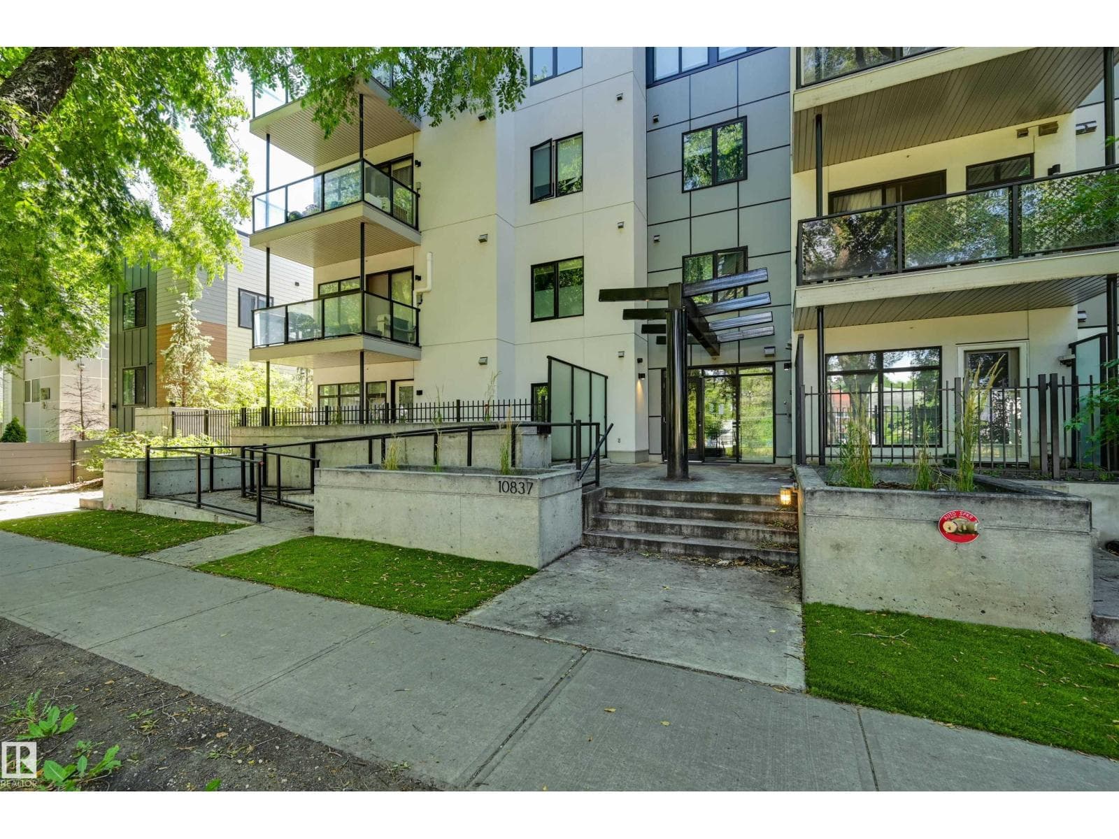#403 10837 83 AV NW NW — photo 5