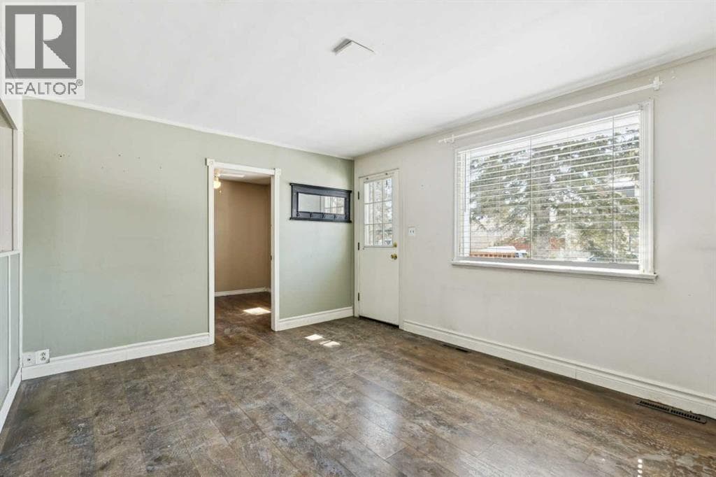 8312 47 Avenue NW — photo 4