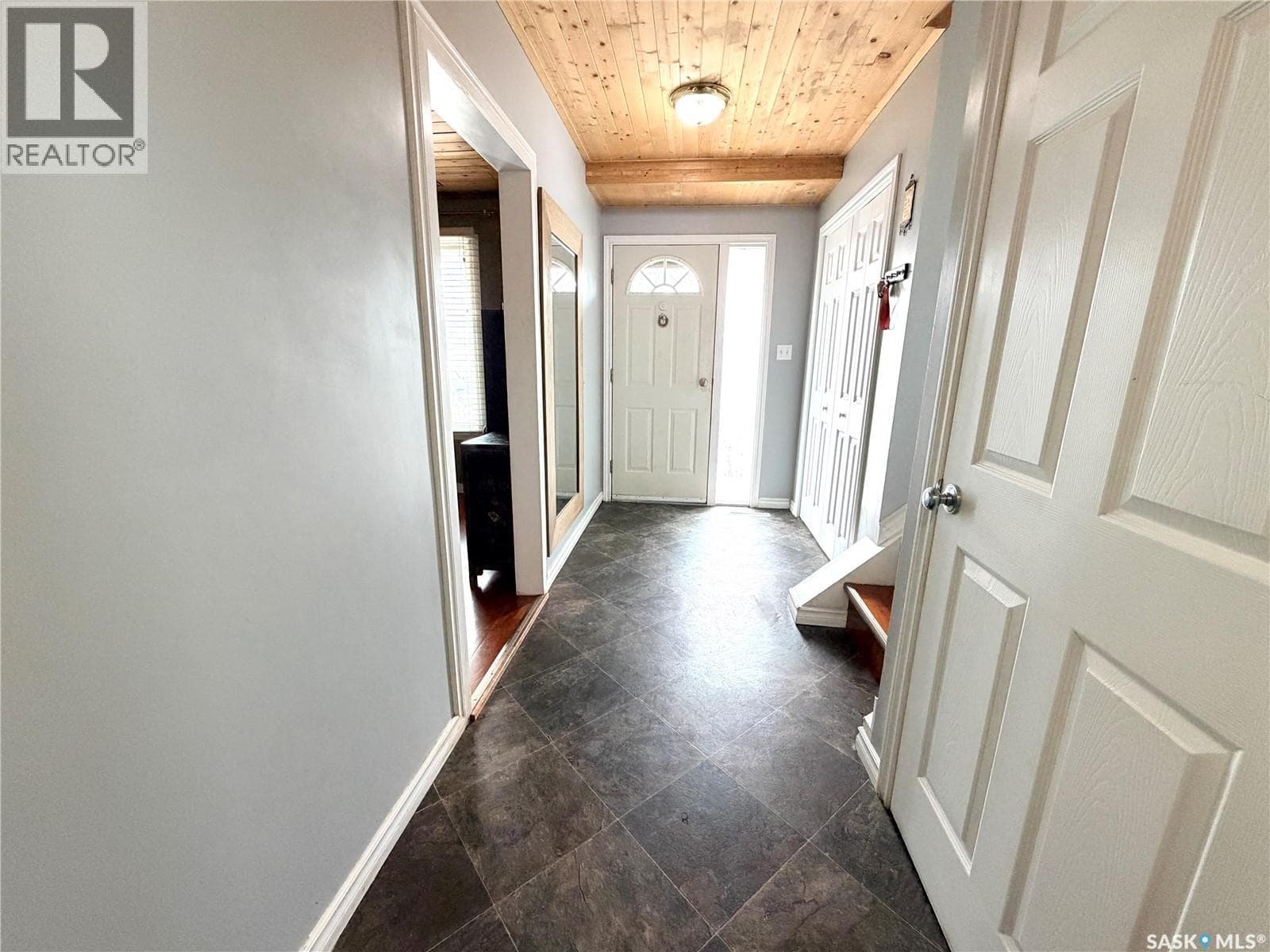 9021 Walker DRIVE — photo 3