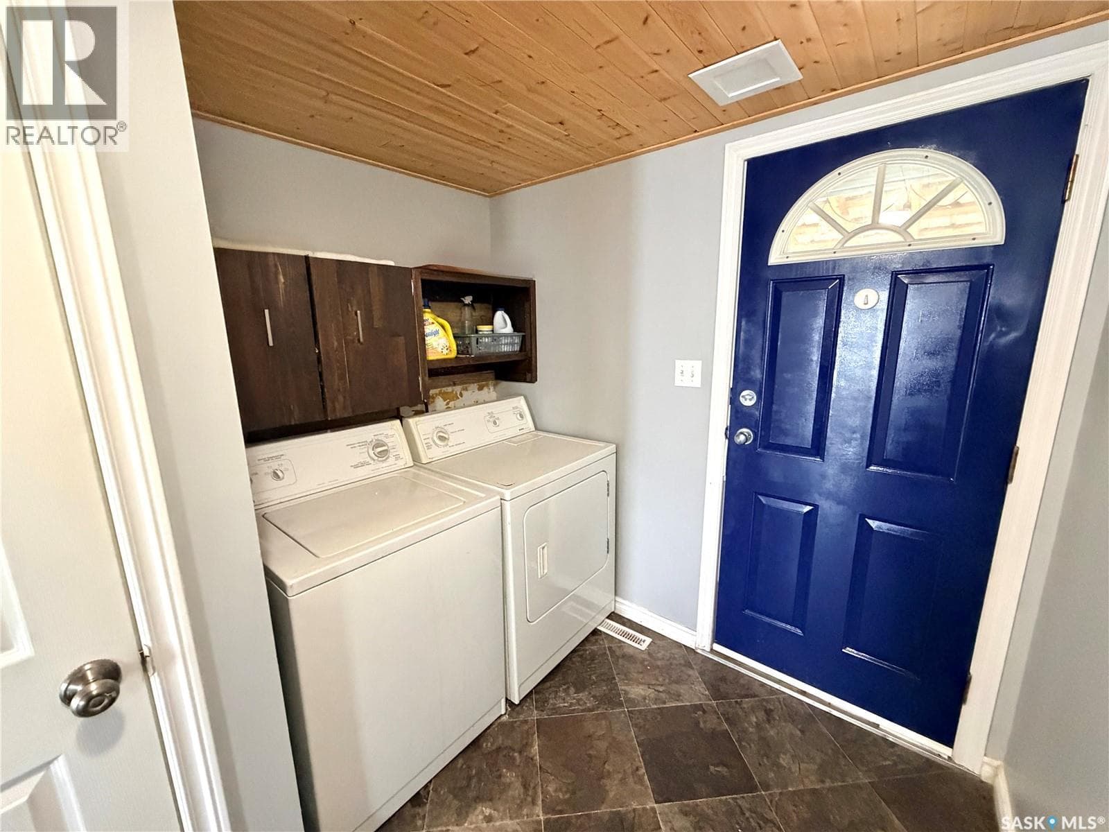 9021 Walker DRIVE — photo 4