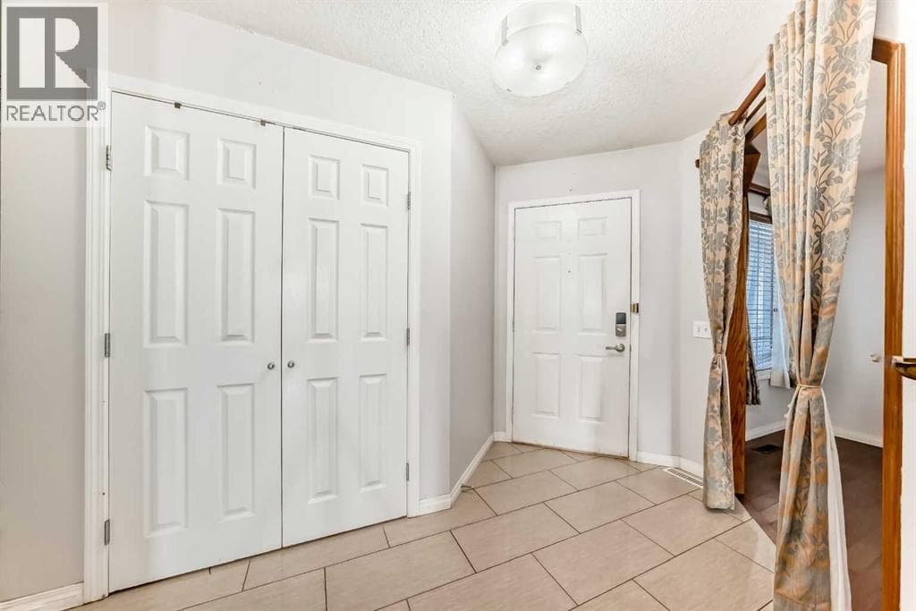 207 Eldorado Close NE — photo 4
