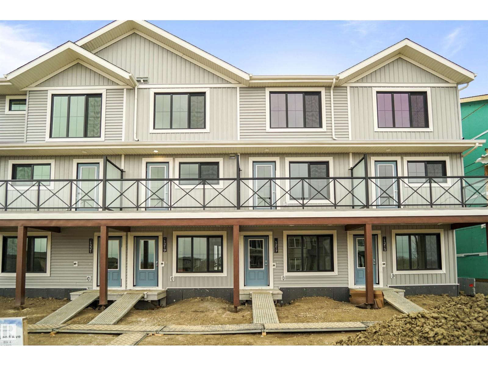 9 Edgewater CL