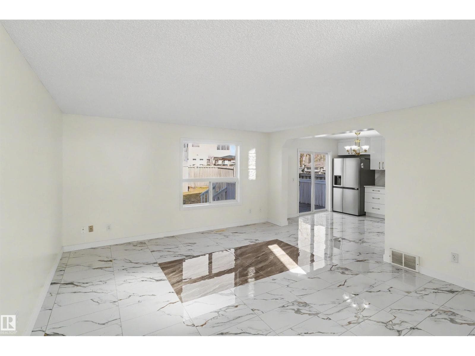4712 201 St NW — photo 5