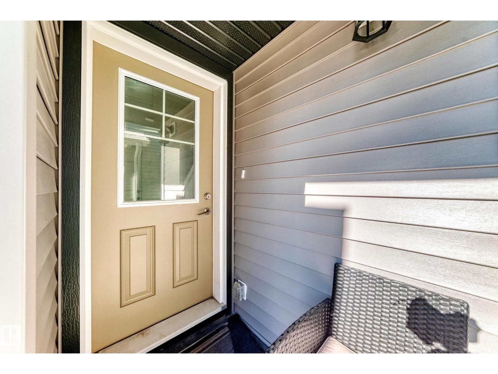 #19 740 DANIELS WY SW — photo 2